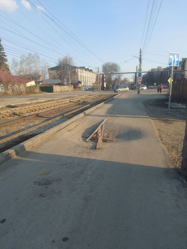 В Бийске на дороге, отремонтированной по нацпроекту в прошлом году, образовался огромный провал
