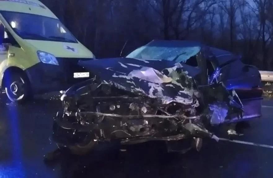 Два человека пострадали при лобовом столкновении на трассе Бийск — Белокуриха