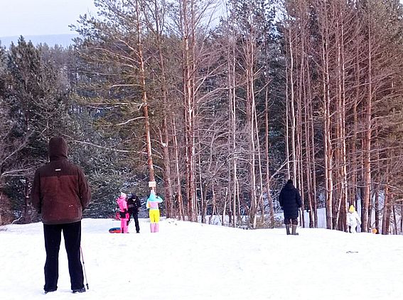 На опасных горках в районе АБ поставили аншлаги об опасности