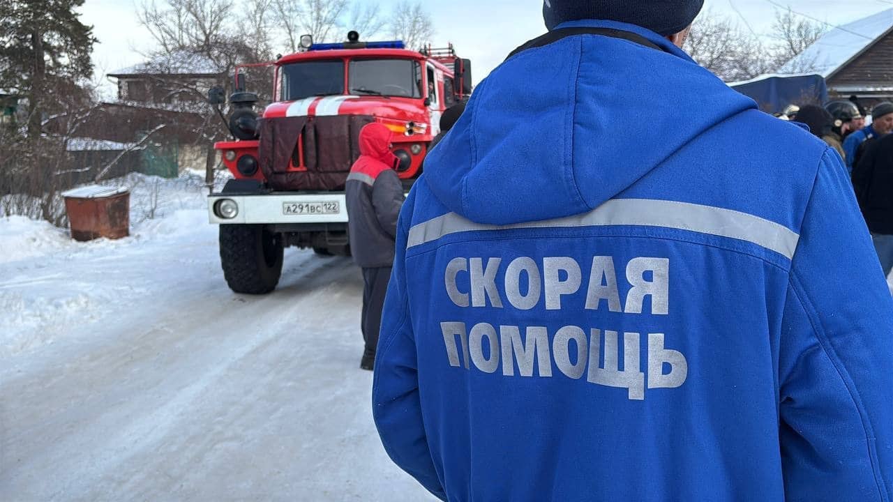 В частном секторе Бийска из-за взрыва газового баллона пострадали мать с ребенком