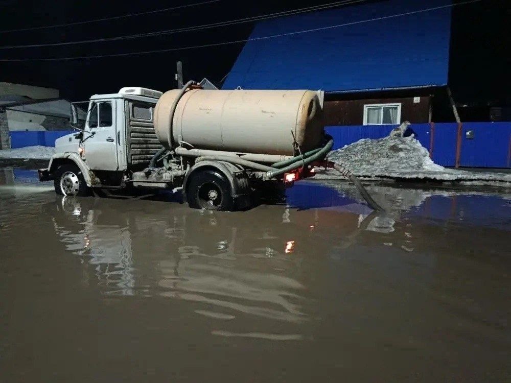 Работы по откачке воды проводятся в круглосуточном режиме