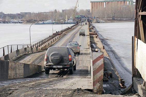 Понтонный мост сегодня закроют