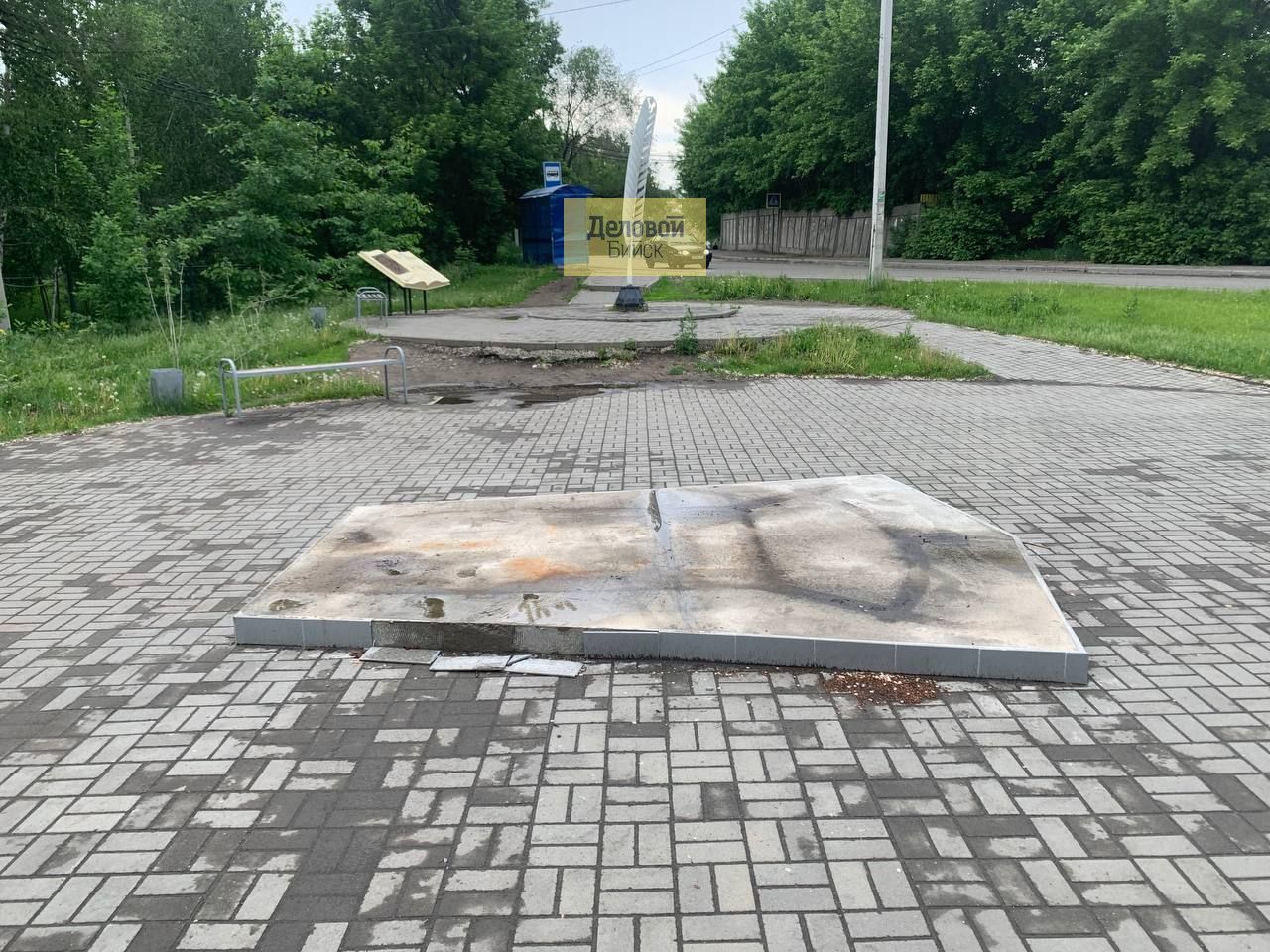 Администрация Бийска уточнила судьбу памятника Шукшину, который размещался у педуниверситета