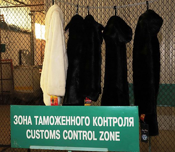 В Бийске продавцы пытаются торговать контрабандой