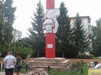 Как проходит реставрация мемориала «В честь 30-летия Победы в Великой Отечественной войне»