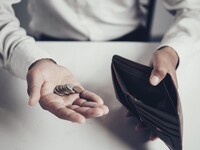 Долговая яма: банкротства россиян достигли исторического пика