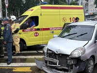 В Бийске три человека, включая подростка, пострадали в ДТП с перевернувшимся автомобилем
