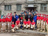 В Бийске прошла традиционная акция  "Парад у дома ветеранов"