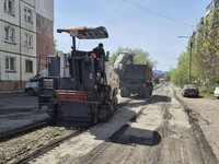 В Бийске по нацпроекту обновляют два социально значимых дорожных объекта