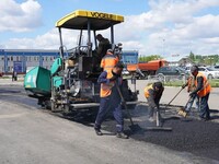 Дорожный ремонт первого участка улицы Вали Максимовой завершается