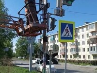  На выезде из поселка Котельщиков введен в эксплуатацию новый светофор