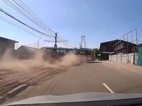  В Бийске трамвай сошёл с рельсов на мосту у АТС