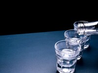 Дешевле только даром: Бийск снова лидер по доступной водке