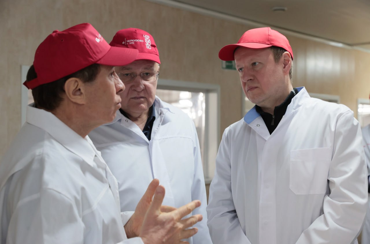 Губернатор Виктор Томенко побывал на бийском предприятии «Алтайский бройлер»