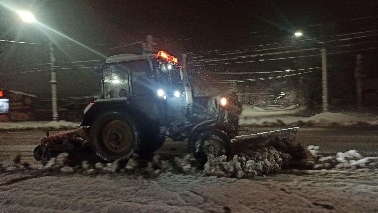 Пока мы спали, глава города и дорожники работали над очисткой дорог от снега