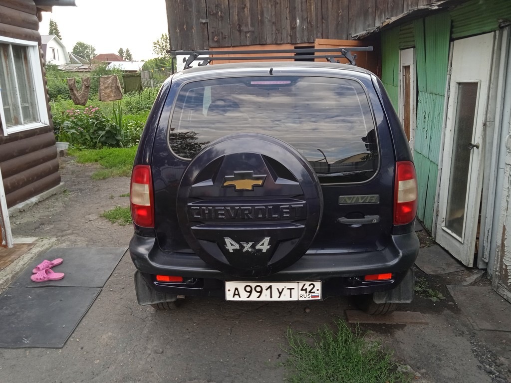 Купить Chevrolet Niva, 2005 год в Бийске. Все вопросы по телефону