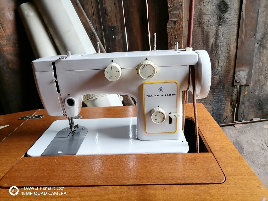 Фотография: Швейная машина "Чайка" 142М с электроприводом